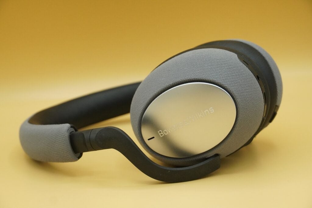 Bowers Wilkins PX7 sur le côté