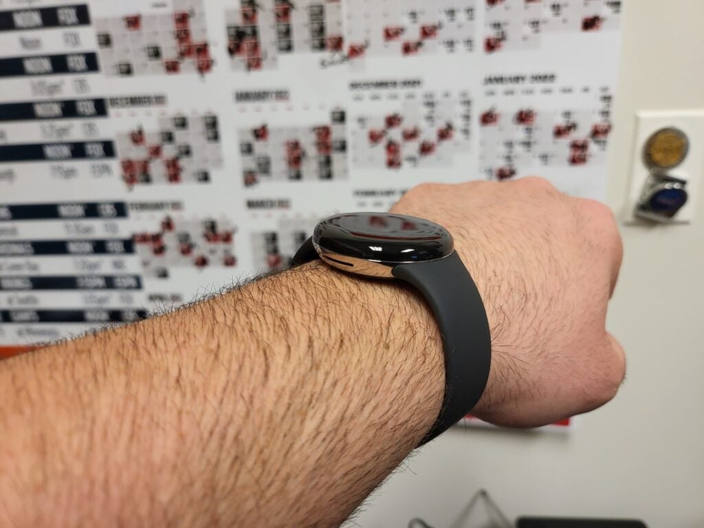 1651268895 821 Google Pixel Watch illustre au poignet