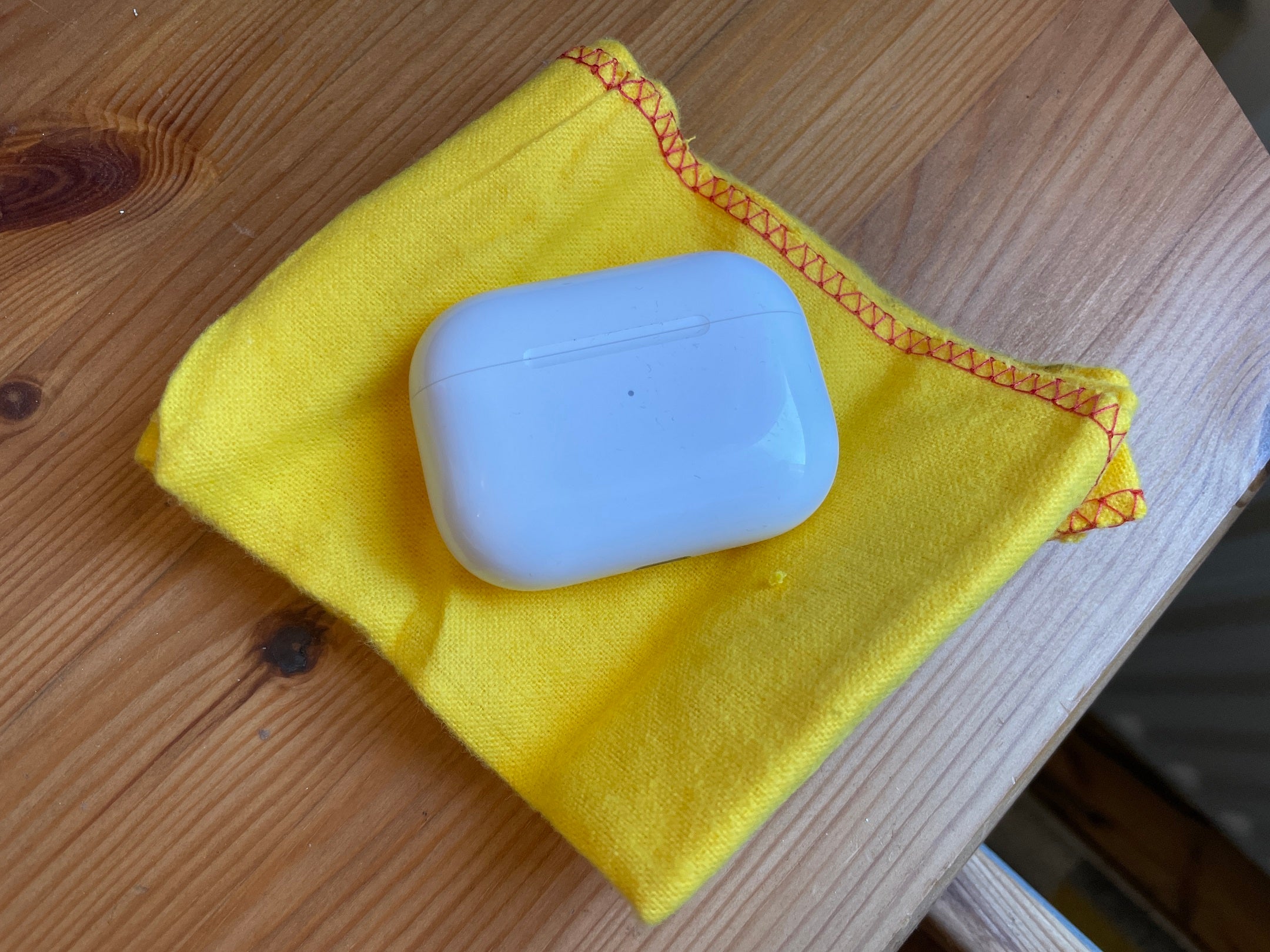 Comment nettoyer un etui Apple AirPods
