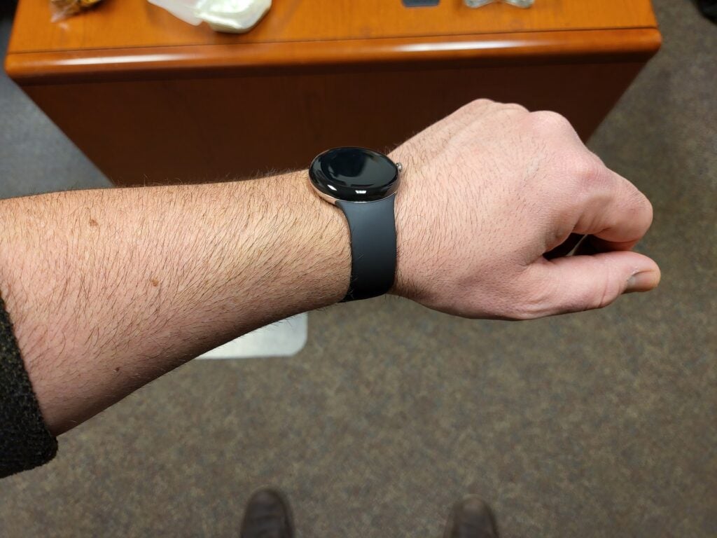 Google Pixel Watch illustre au poignet