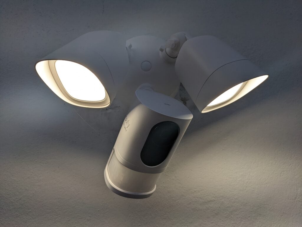 1652244016 418 Examen de la camera Eufy Floodlight 2