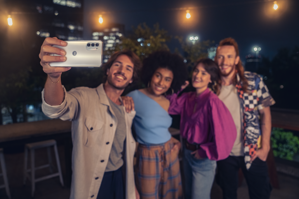 1652745370 669 Lancement du Moto G82 avec laffichage le plus avance jamais