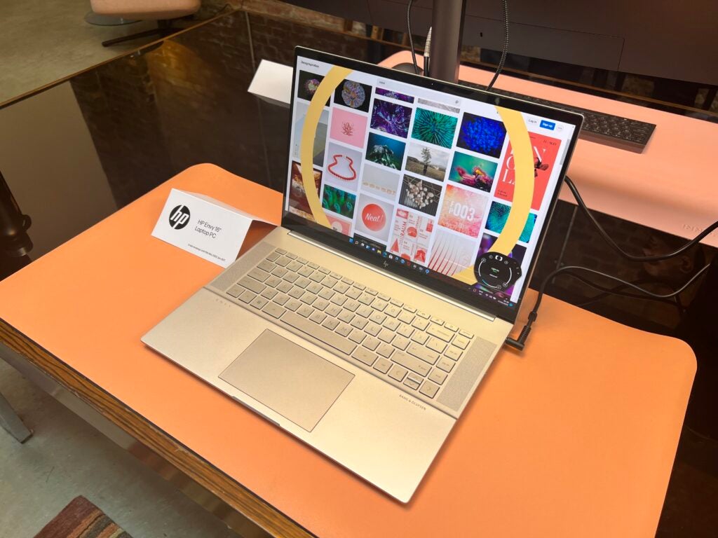 L'ordinateur portable HP Envy 16 lors d'un événement de presse