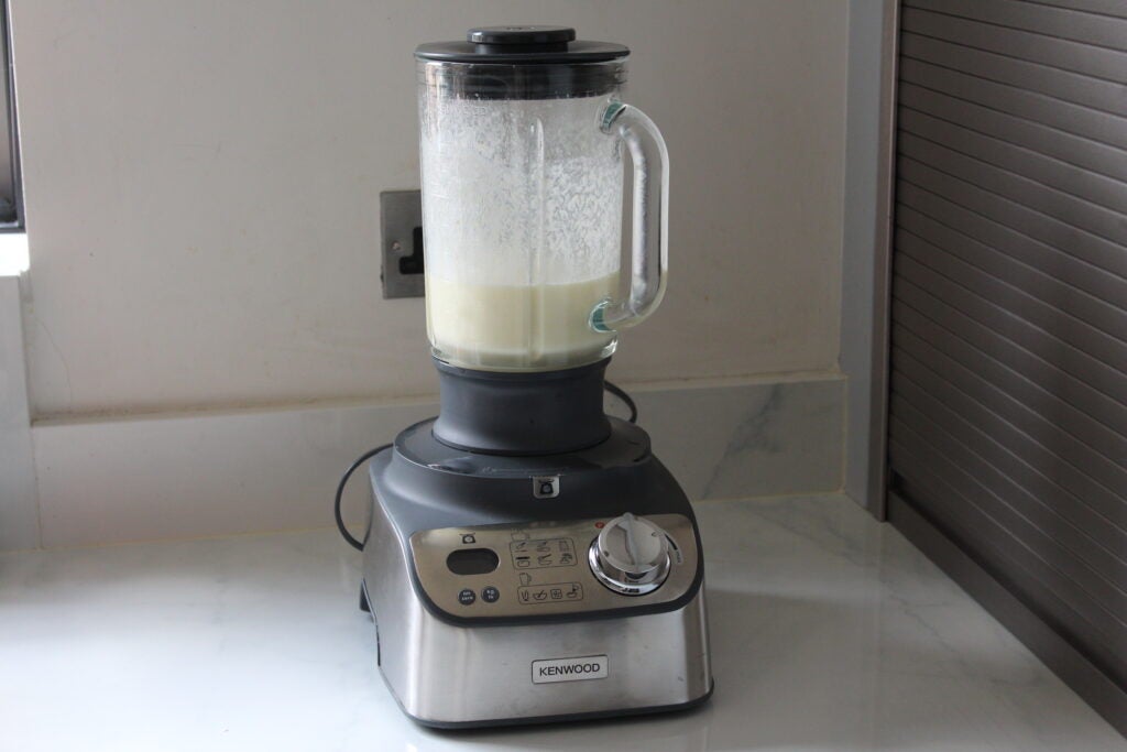 Le Kenwood Multipro Express en cours d'utilisation