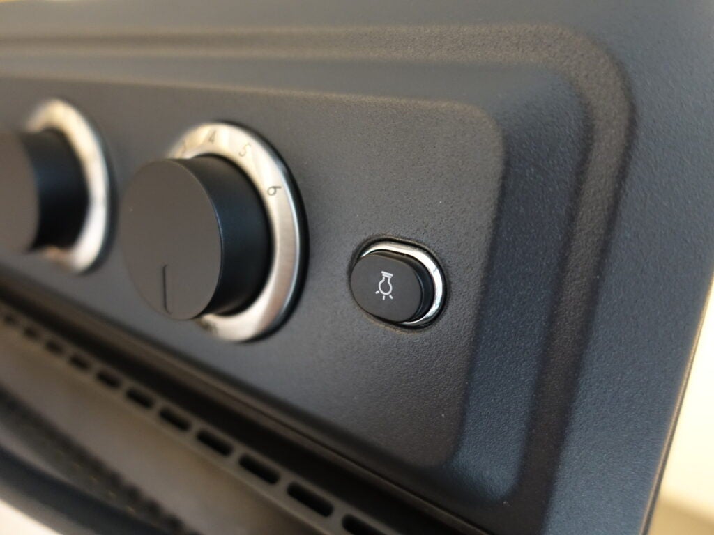 bouton d'éclairage sur la friteuse à air Cuisinart