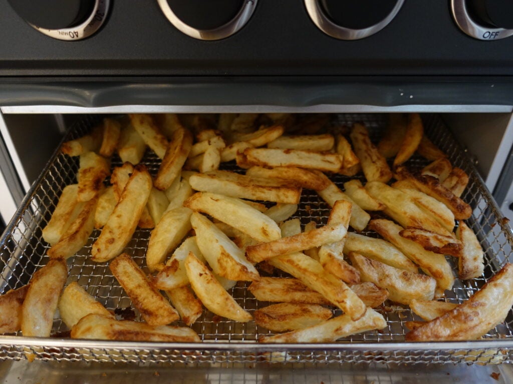 Frites maison cuites dans la friteuse à air Cuisinart