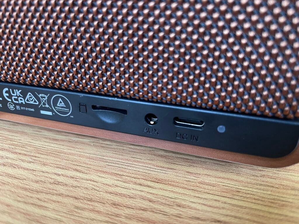 Connexions arrière Edifier MP230