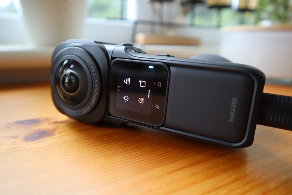 Le noyau principal de l'Insta360 One RS 1 pouce 360 ​​Edition sert de centre de contrôle