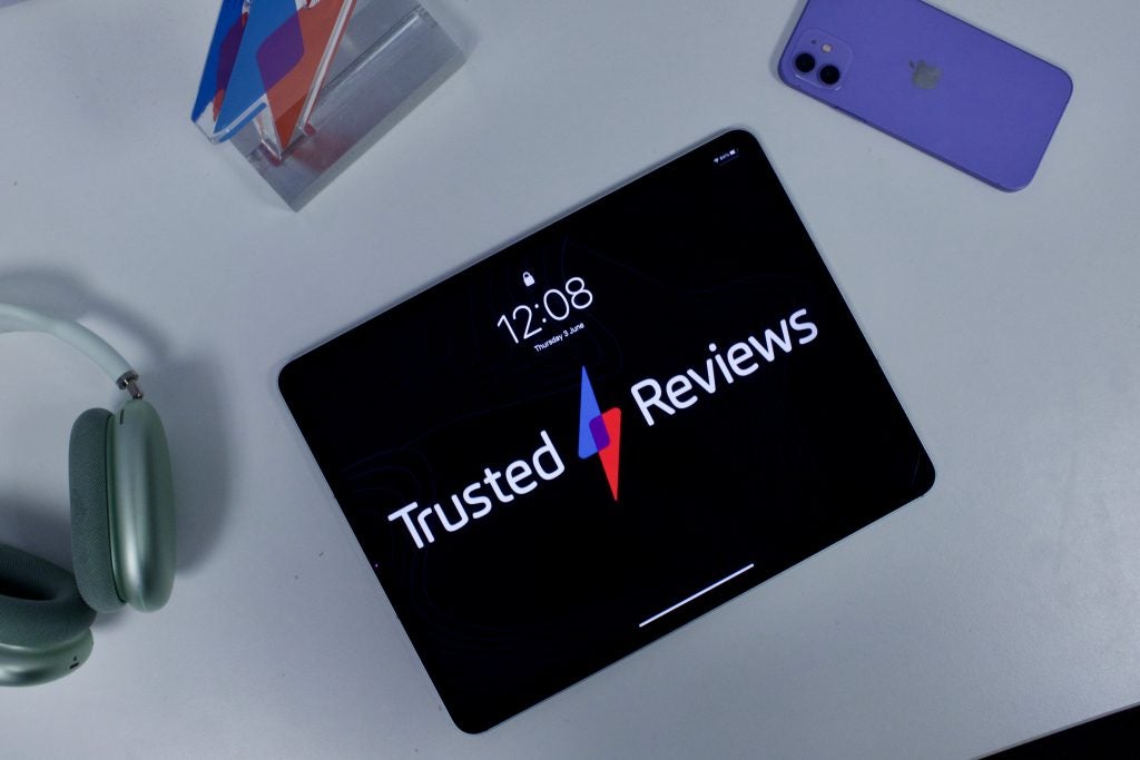iPad Pro 2021 montrant l'écran d'accueil