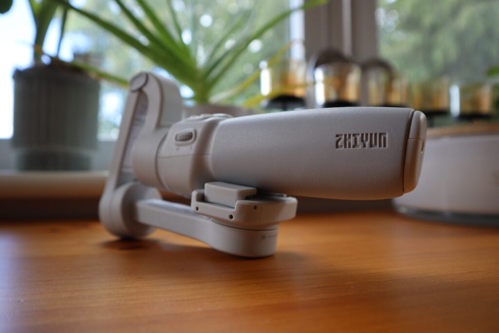 Le Zhiyun Smooth Q4 dispose désormais d'un nouveau mécanisme de pliage