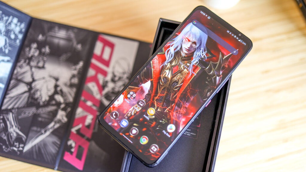 Barnd nouveau téléphone Rog affichant des applications et une image de jeu comme fond d'écran