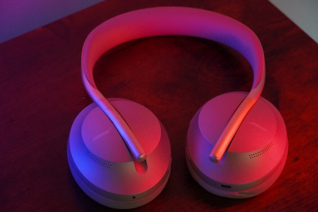 Bose Noise Cancelling 700 rouge bleu