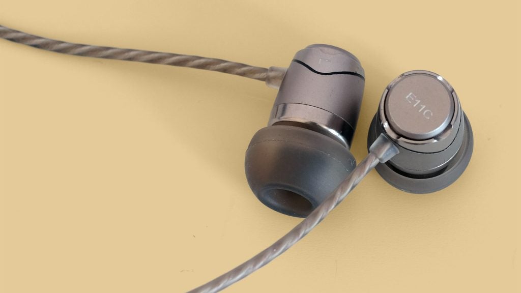 Écouteurs SoundMagic E11C