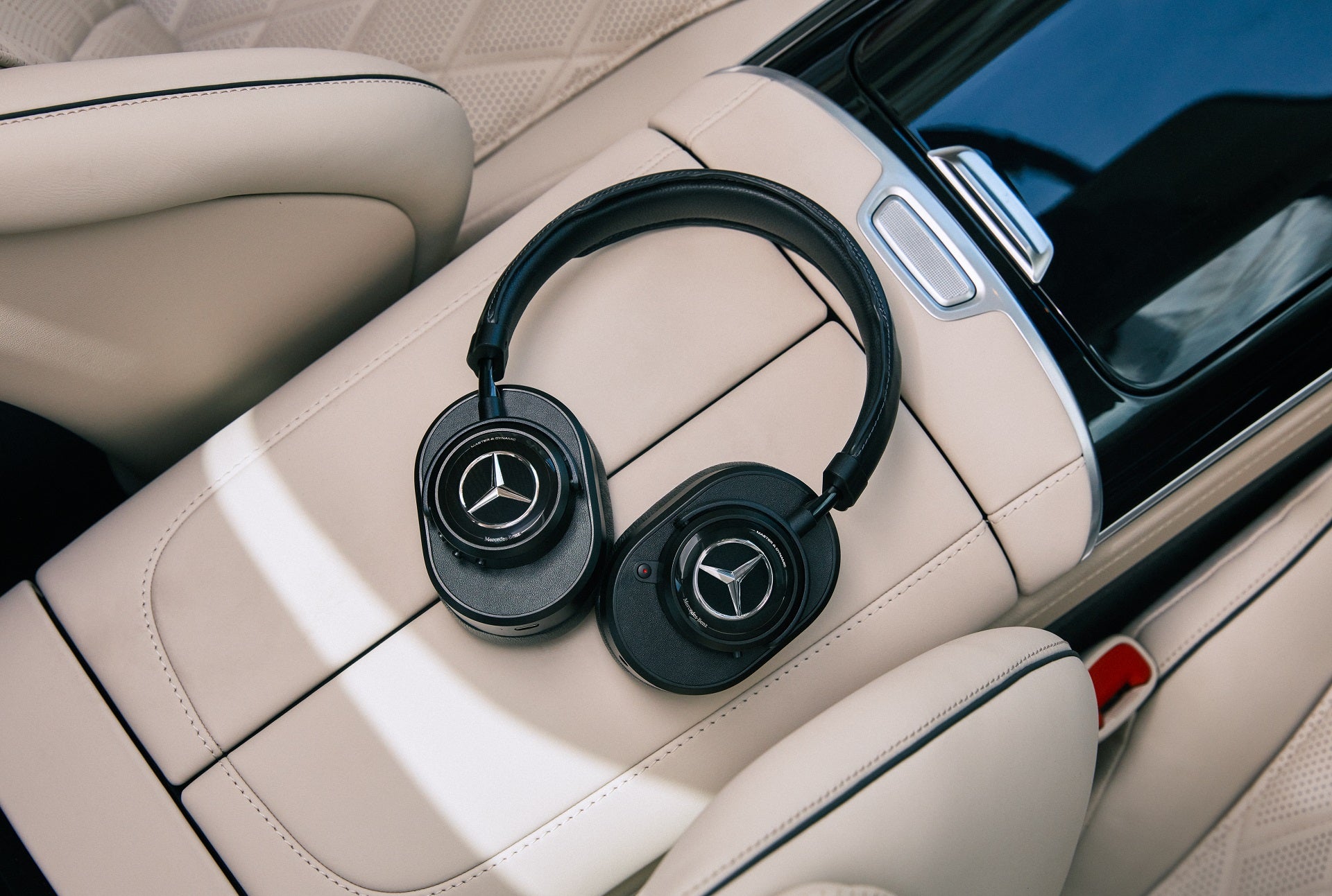 1658127606 Mercedes Master et Dynamic sassocient pour des ecouteurs de