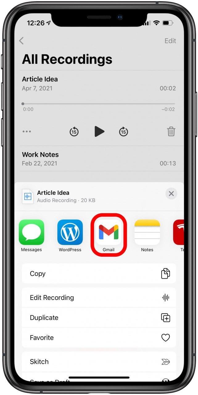 Ici, vous verrez une liste d'applications auxquelles vous pouvez envoyer le mémo vocal.