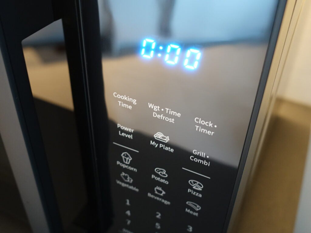 Boutons sur le Hisense H28MOBS8HGUK