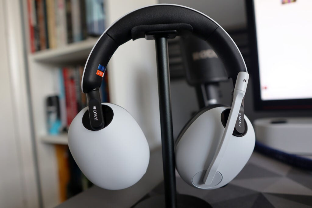Le Sony InZone H7 sur pied