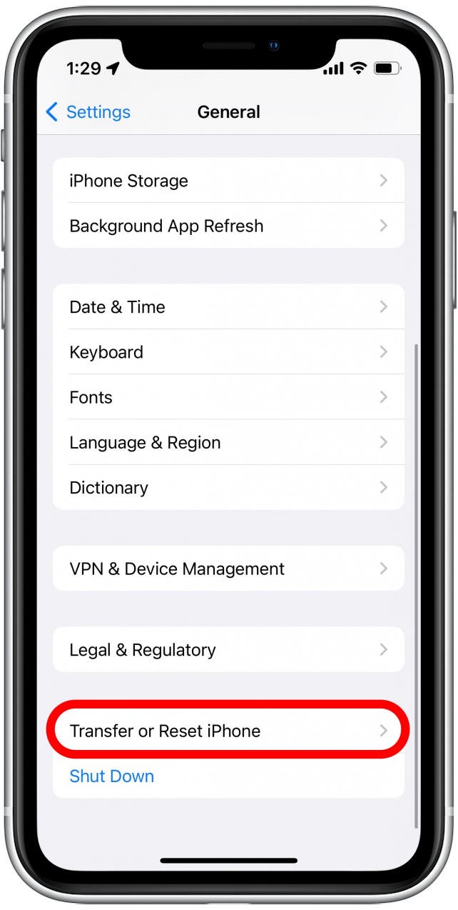 Faites défiler vers le bas et appuyez sur Transférer ou Réinitialiser l'iPhone.