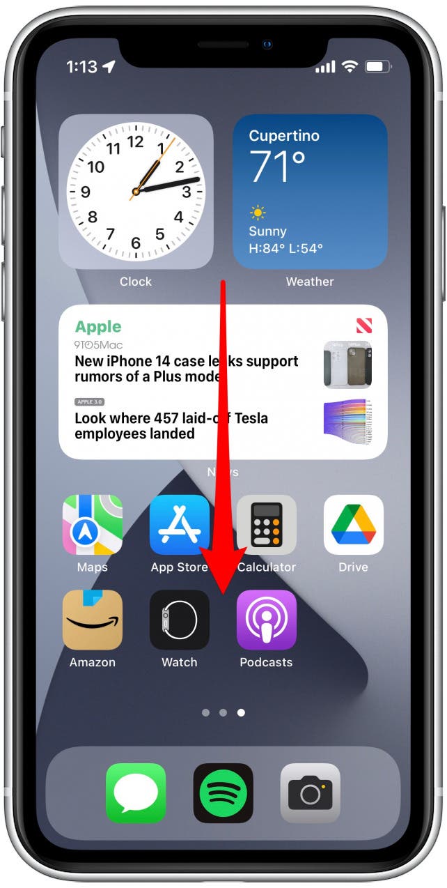 Depuis votre écran d'accueil, balayez vers le bas depuis le centre de votre écran pour afficher Siri Search.