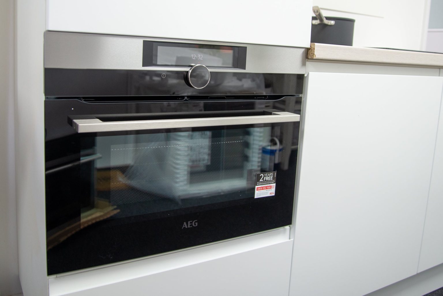 1660273212 Test AEG KMK968000M