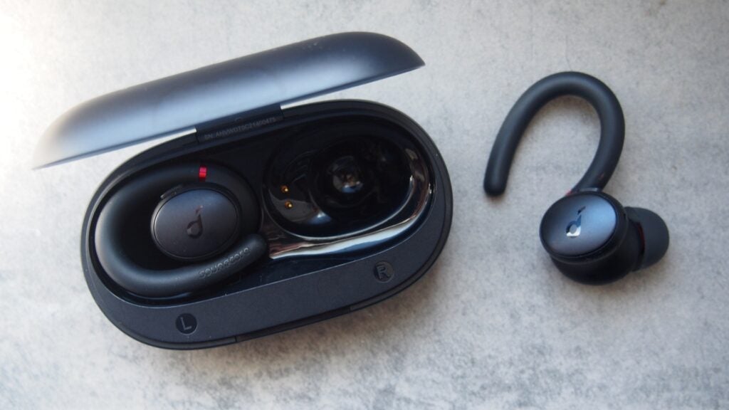Soundcore X10 Sport à côté du boîtier
