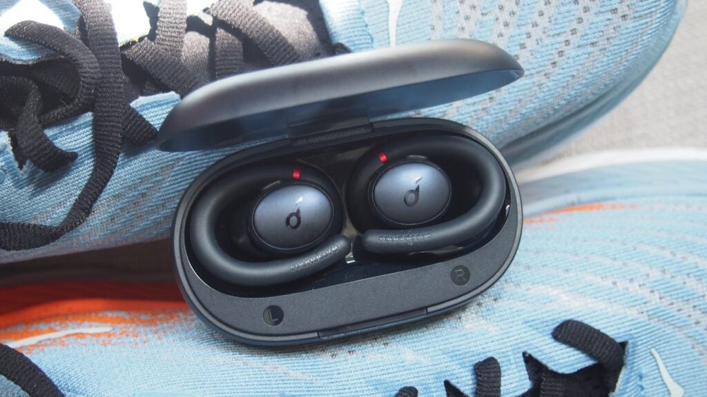 Soundcore X10 Sport sur baskets