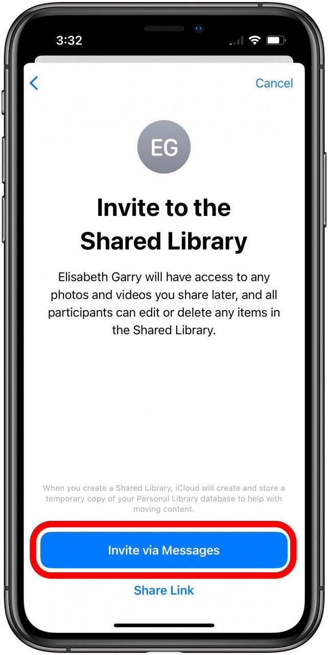 Configuration de la bibliothèque de photos partagée sur l'écran Inviter à la bibliothèque partagée avec le bouton Inviter via les messages marqué.