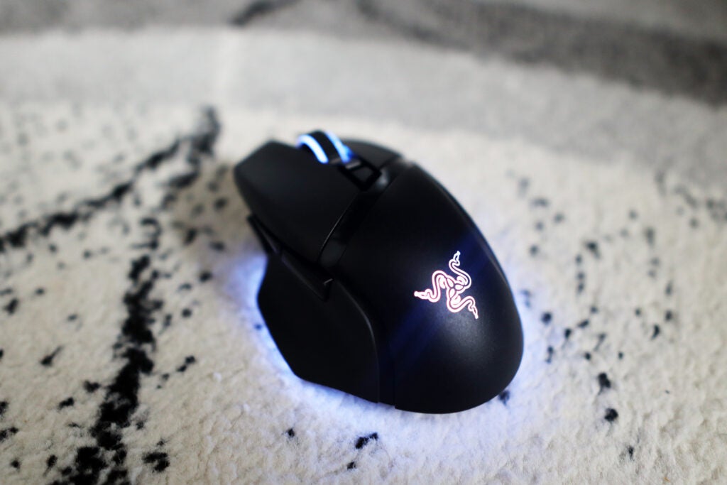 La souris Razer avec éclairage RVB bleu