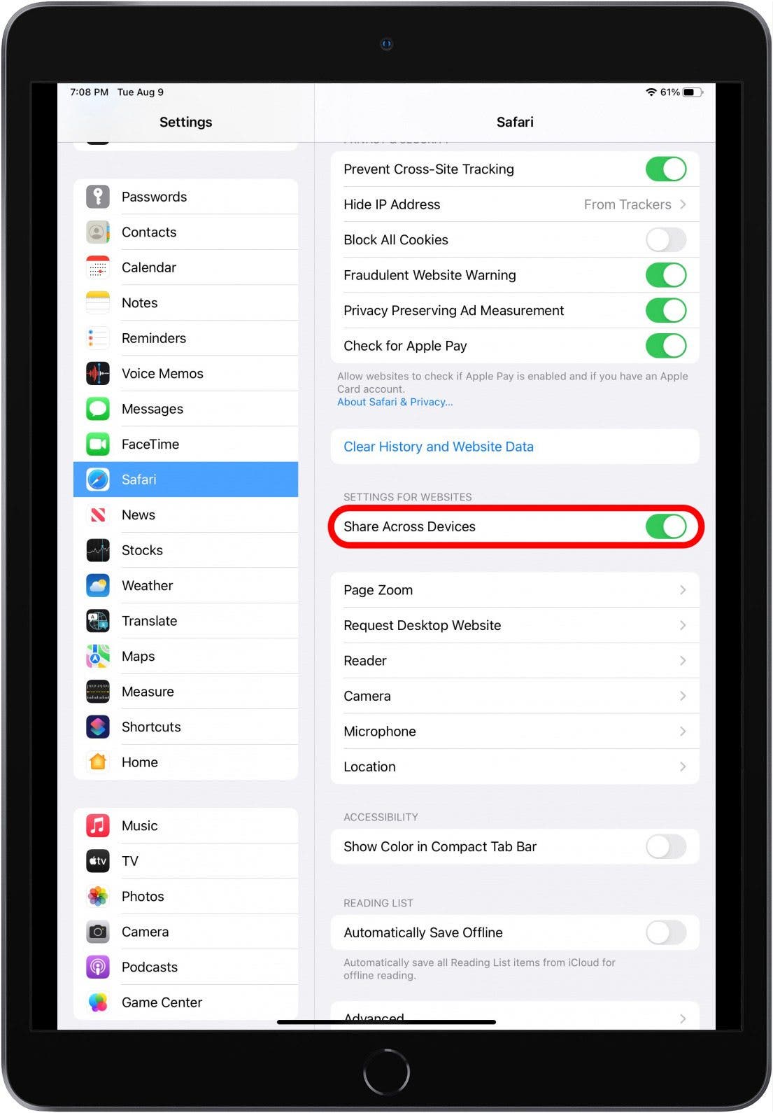 Paramètres de l'iPad avec les paramètres Safari ouverts et la bascule Partager sur plusieurs appareils cochée.