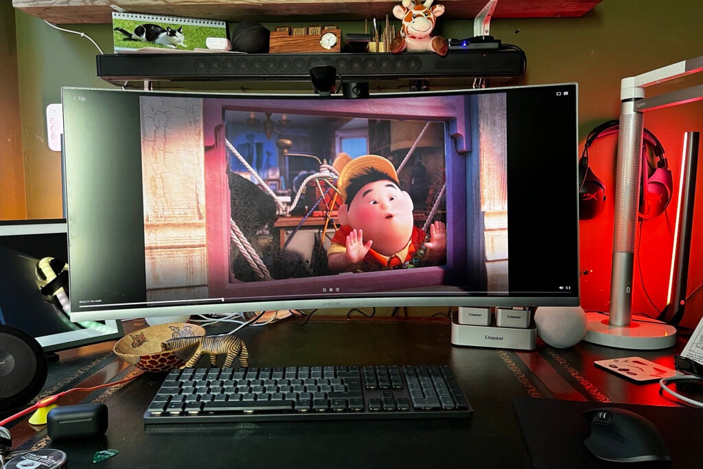 Govee DreamView G1 Pro en train de regarder un film