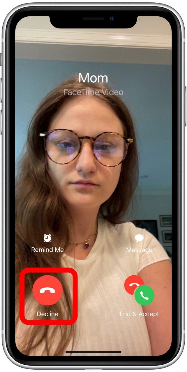 Pour rejeter un appel entrant et poursuivre votre appel FaceTime en cours, appuyez sur Refuser.