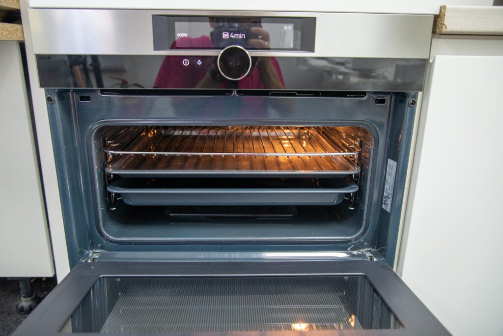 AEG KMK968000M à l'intérieur