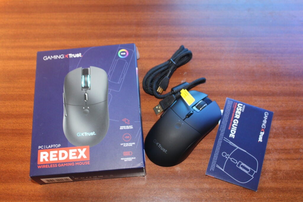 Le contenu de la boîte du Trust Gaming GXT 980 Redex