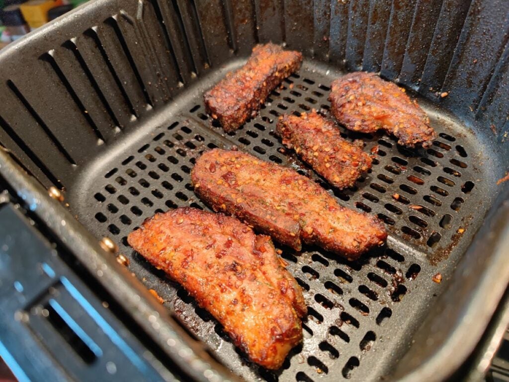 Lanières de porc cuites dans la friteuse Cosori Air