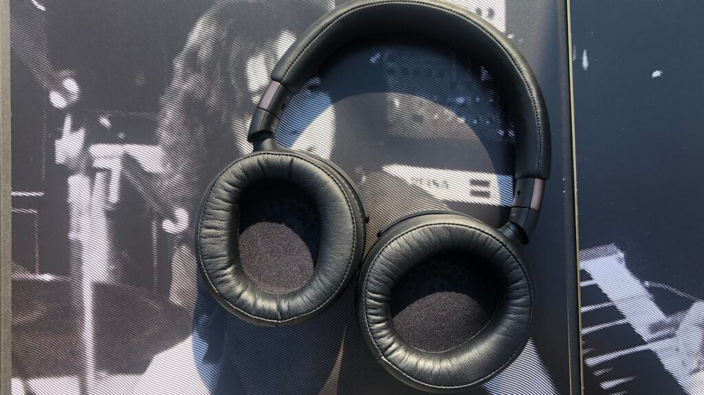 Audio Technica ATH-WP900 posé à plat