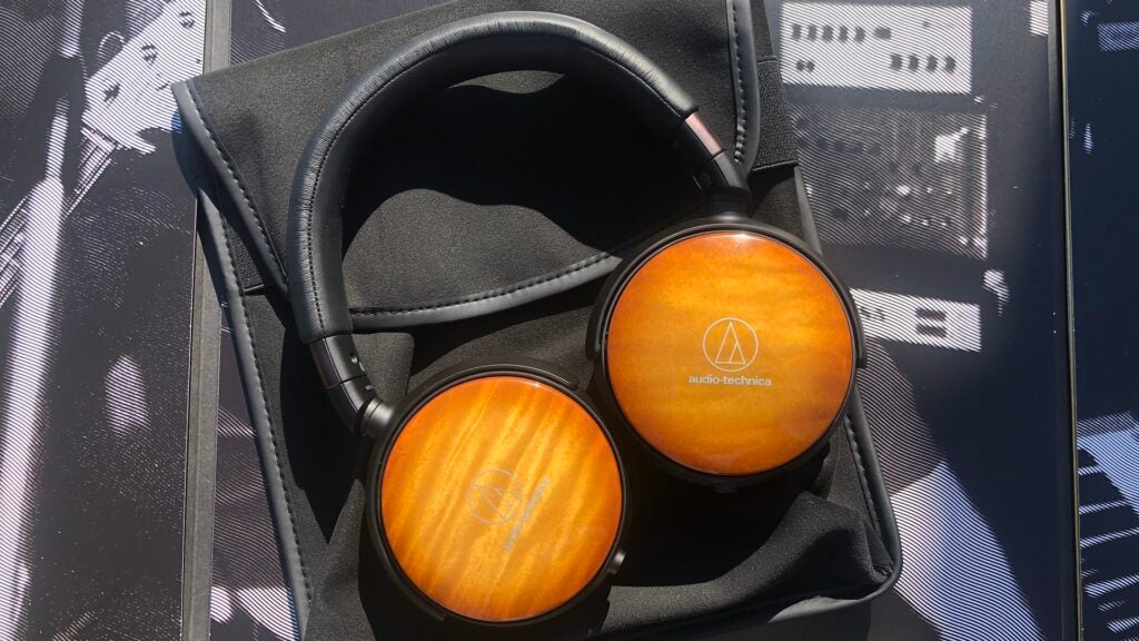 Audio Technica ATH-WP900 et pochette