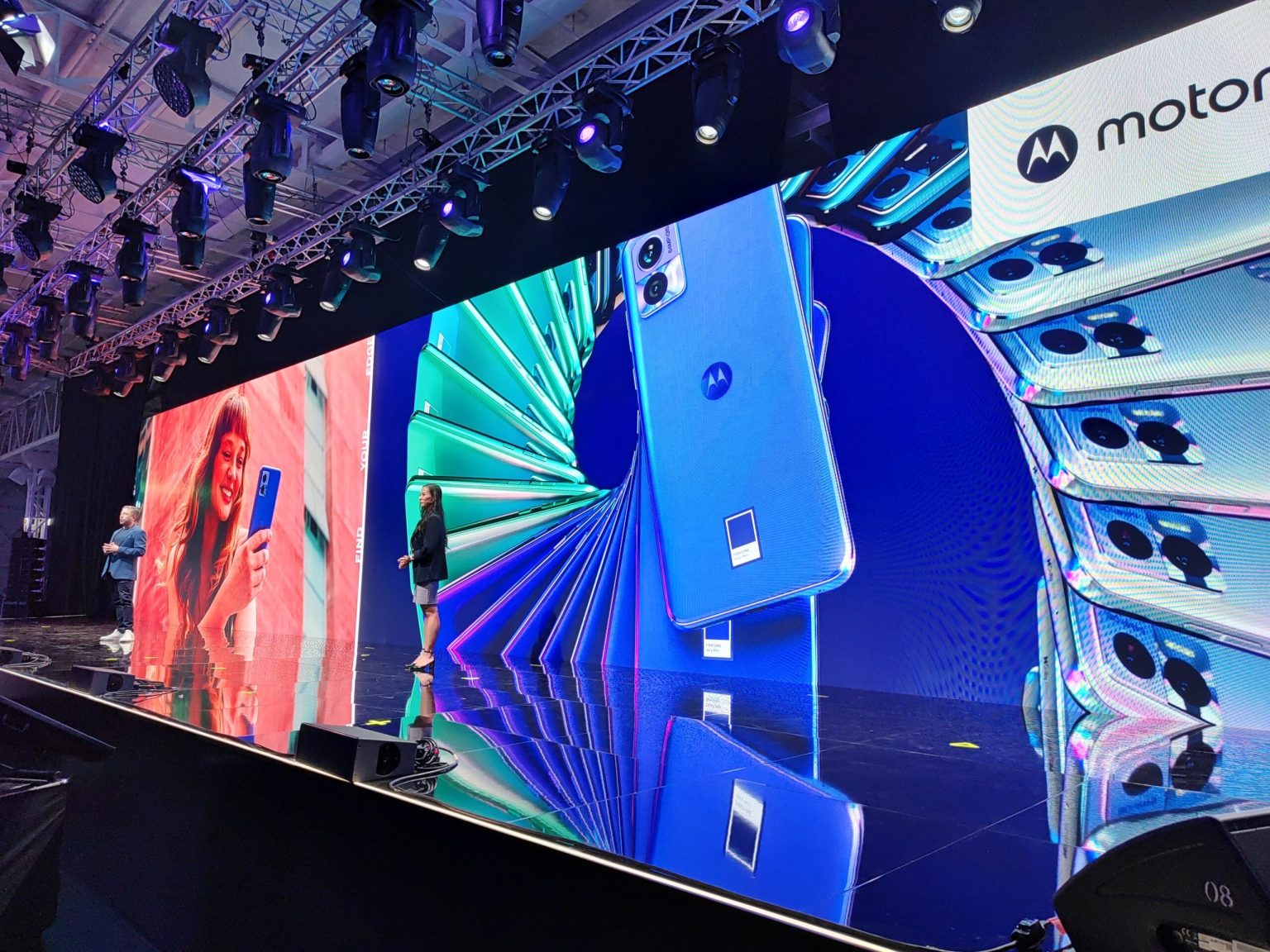 1663353631 Motorola peut il montrer ses vraies couleurs avec laide de Pantone