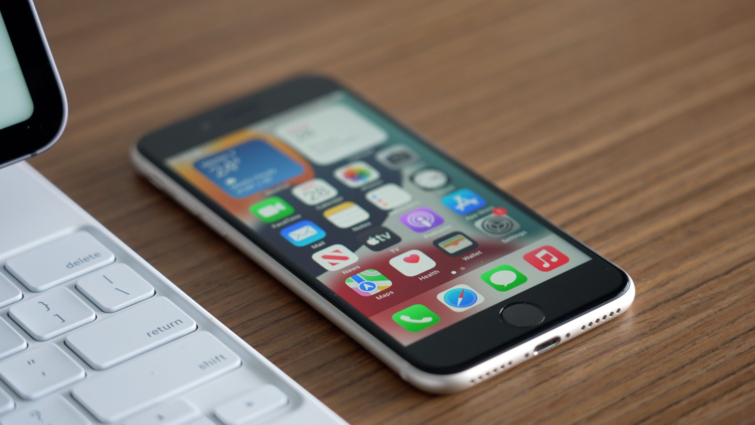 1664963292 Guide dachat iPhone SE vs iPhone 12 comparaison de scaled
