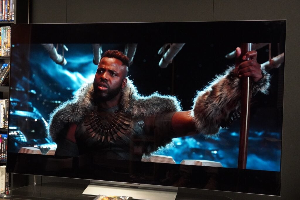 LG OLED65C2 Panthère noire