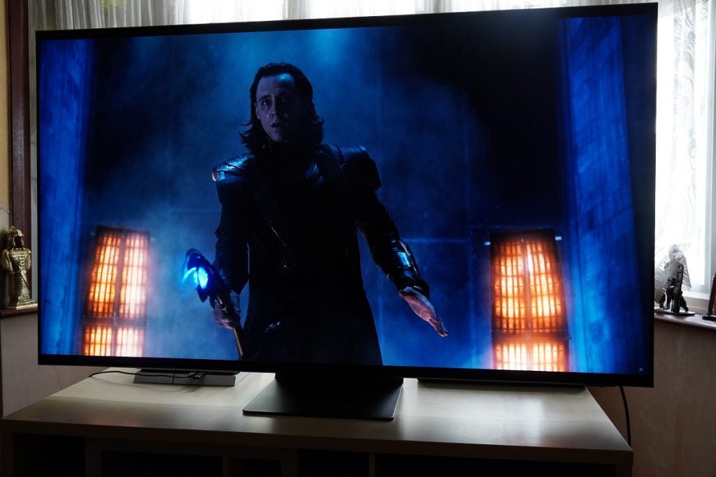 Samsung QE65QN94A Avengers avec Loki