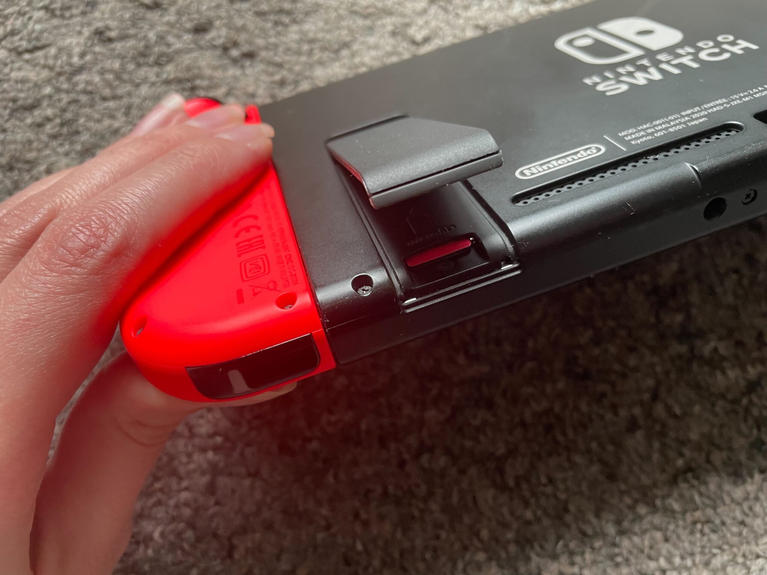 1666757769 206 Comment inserer une carte SD dans une Nintendo Switch