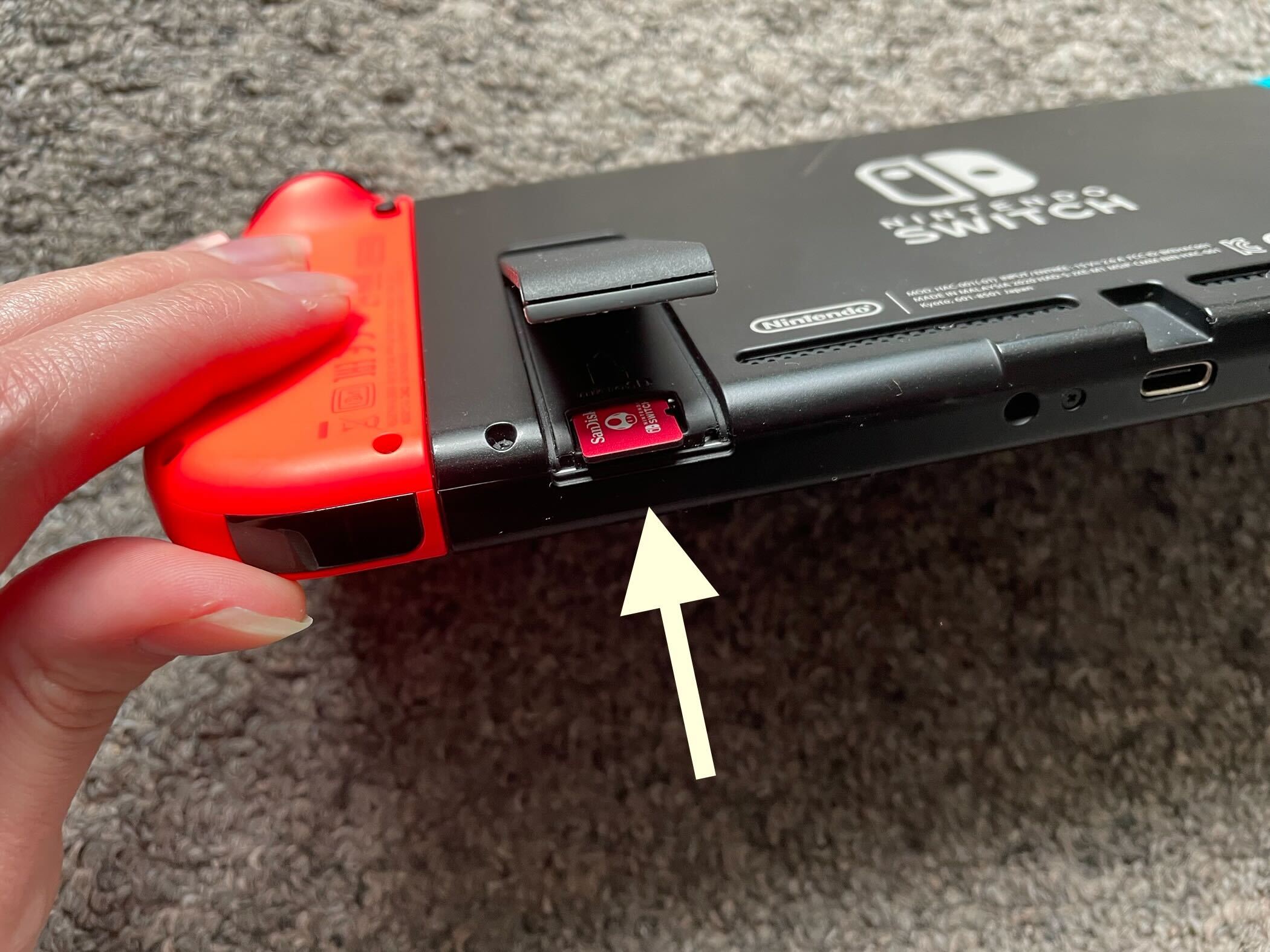 1666757769 583 Comment inserer une carte SD dans une Nintendo Switch