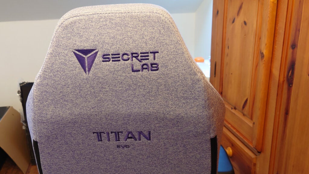 Le nom Secret Lab gravé dans le tissu