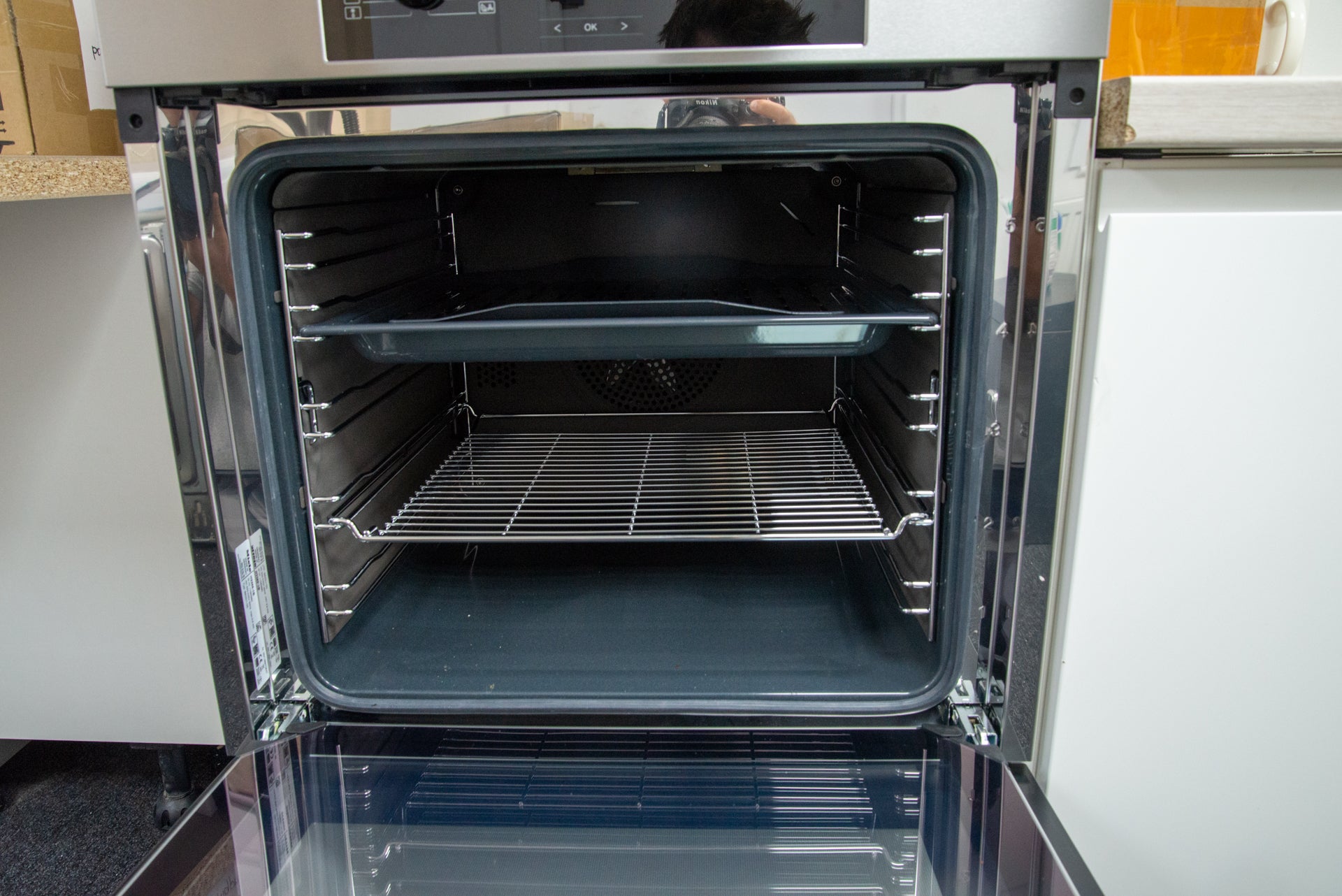 Miele H2265-1 B à l'intérieur