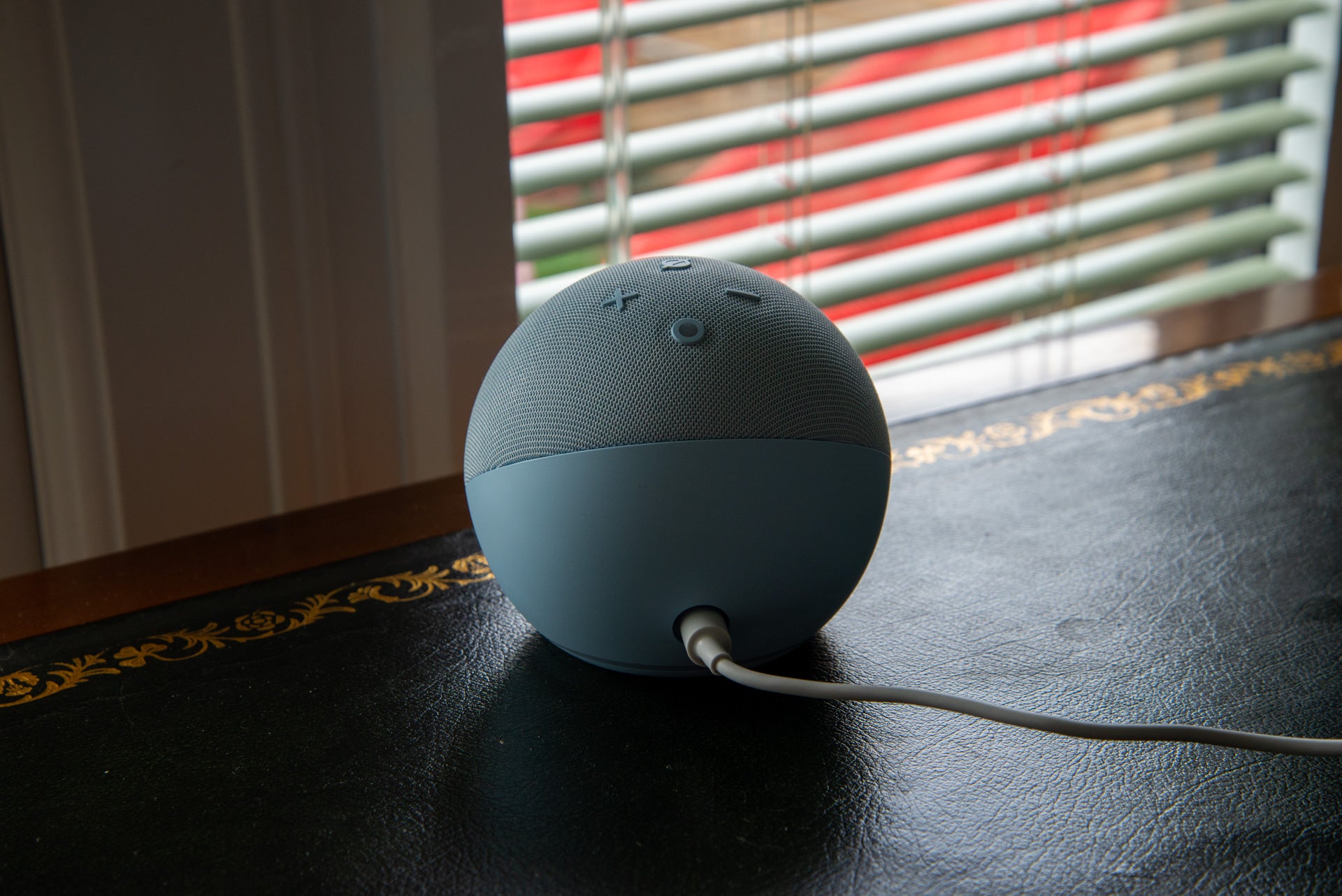 Amazon Echo Dot avec horloge (5e génération) à l'arrière