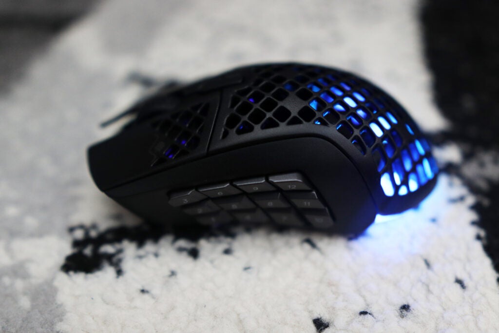Vue de gauche du SteelSeries Aerox 9 Wireless