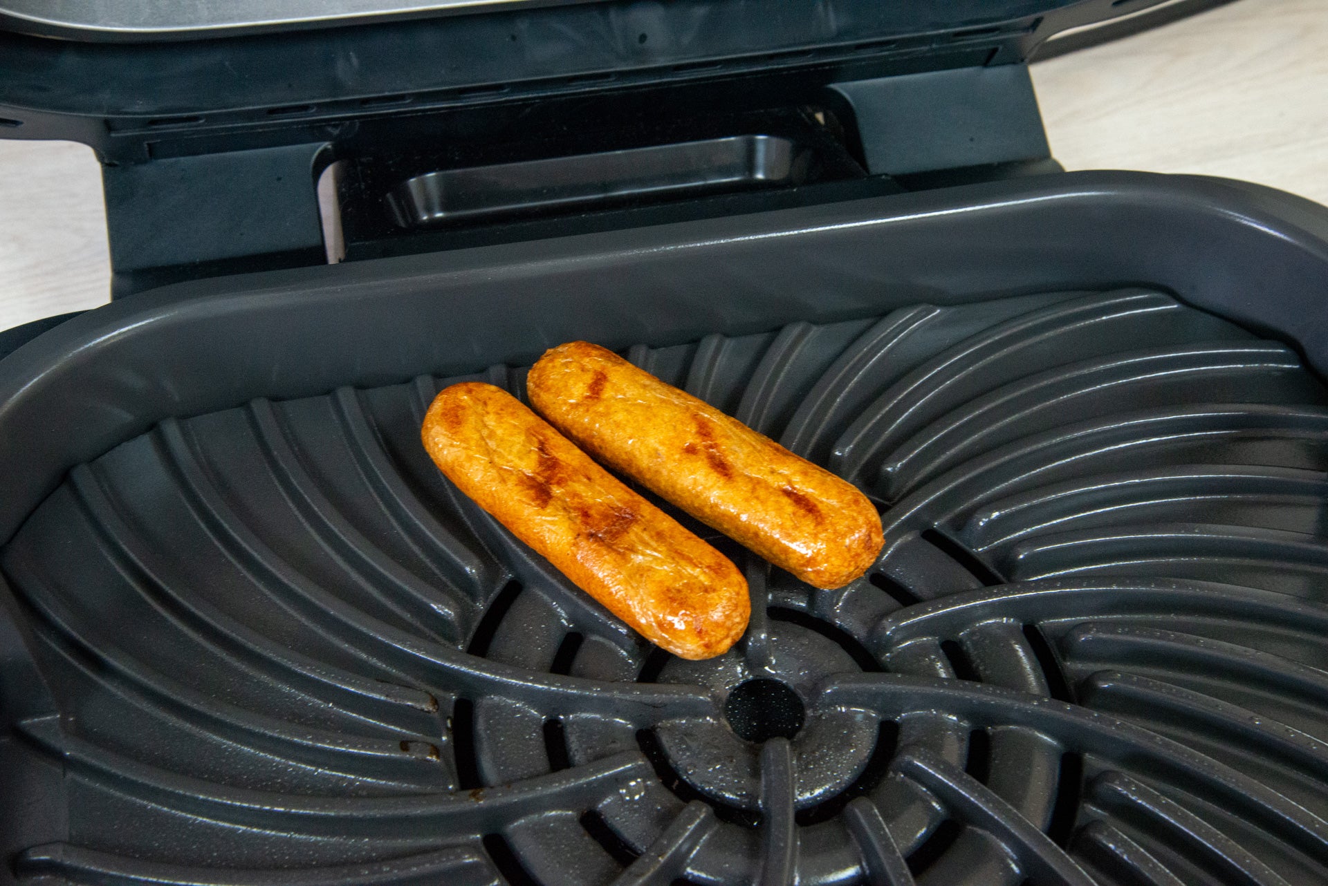 Saucisses Ninja Foodi MAX Health Grill & Air Fryer AG551UKDBCP
