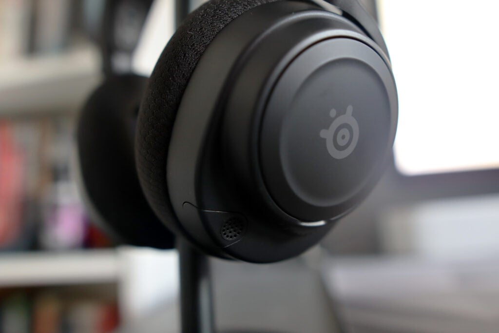 L'Arctis Nova 7 Wireless sur pied