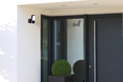 1668127223 Examen la camera de projecteur exterieure dEve offre une video