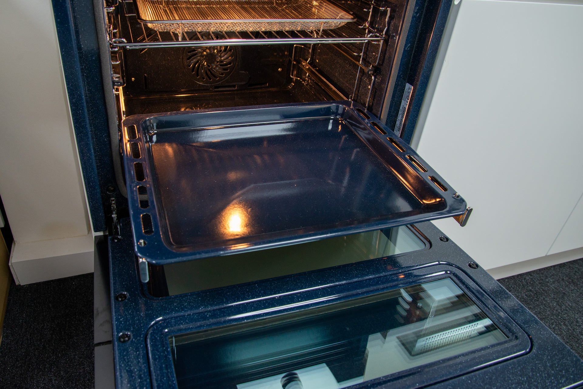 Four Samsung Bespoke Series 5 NV7B5750TAK/U4 avec plateau Dual Cook Flex